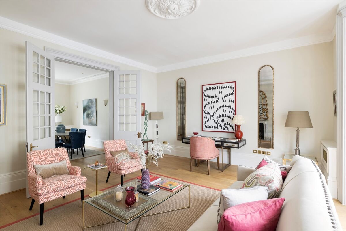 3 bedroom flat in Hyde Park Gate
