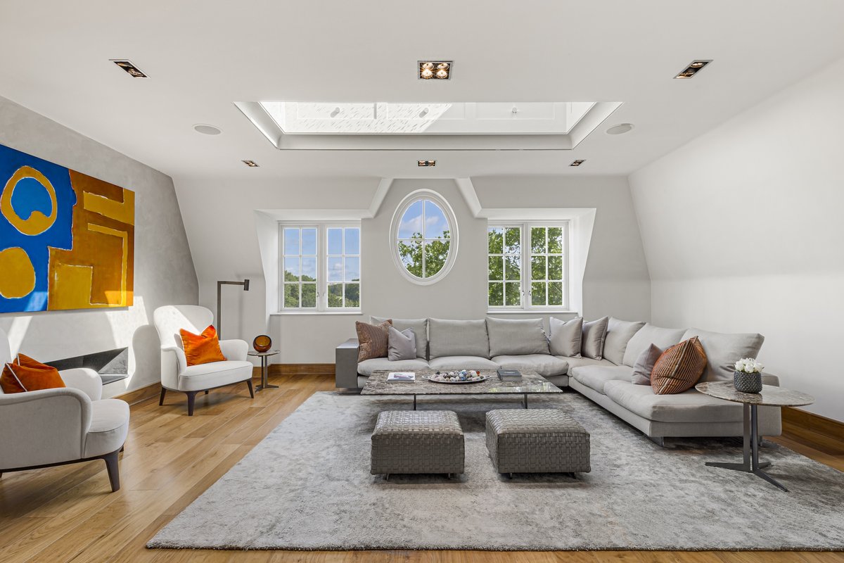 4 bedroom flat in London • Leasehold