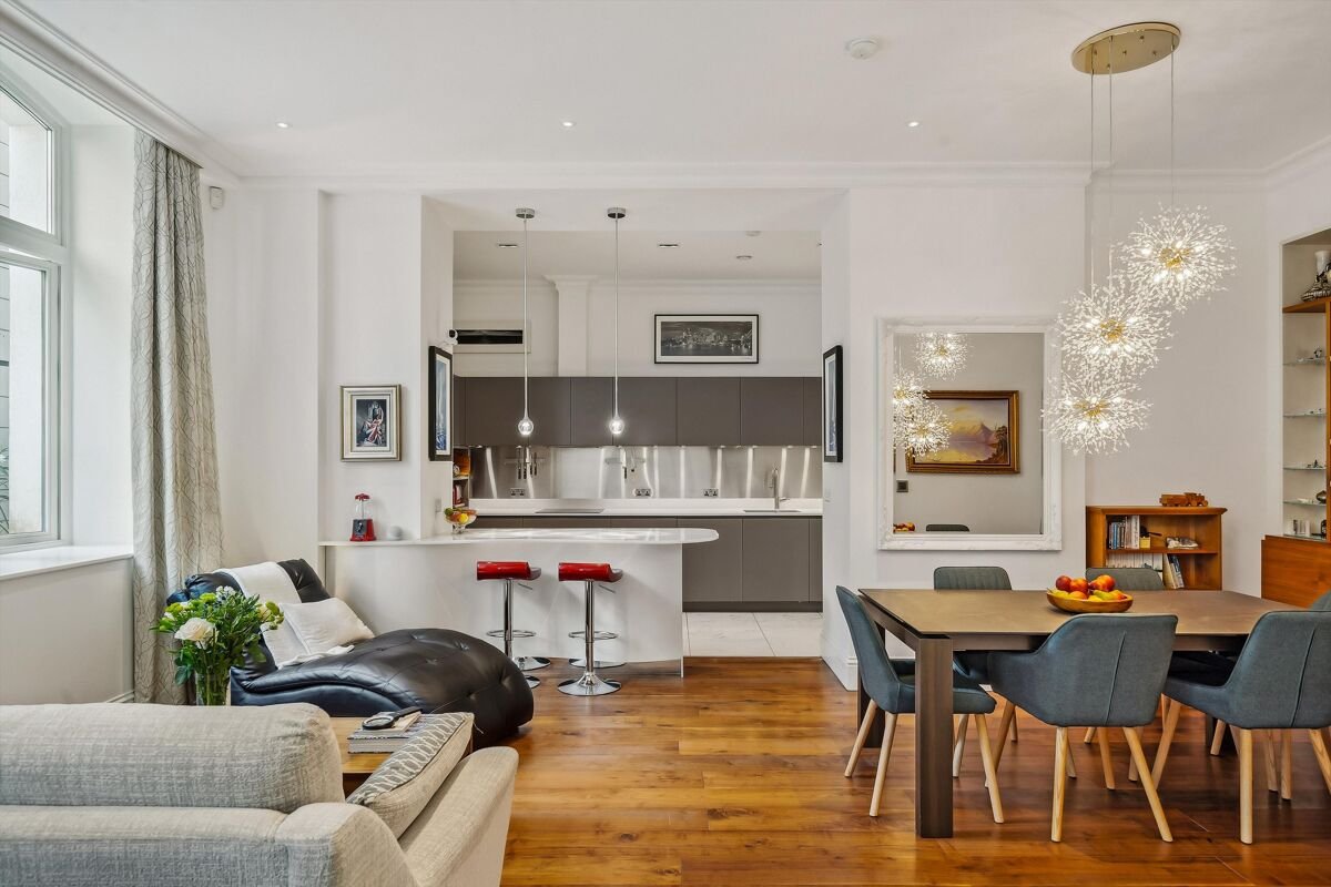 2 bedroom flat in Sterling Mansions