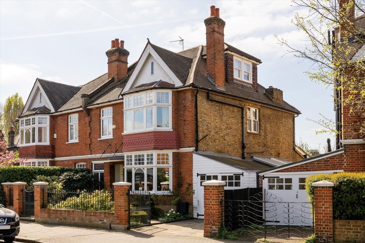 5 bedroom house in Hartswood Road