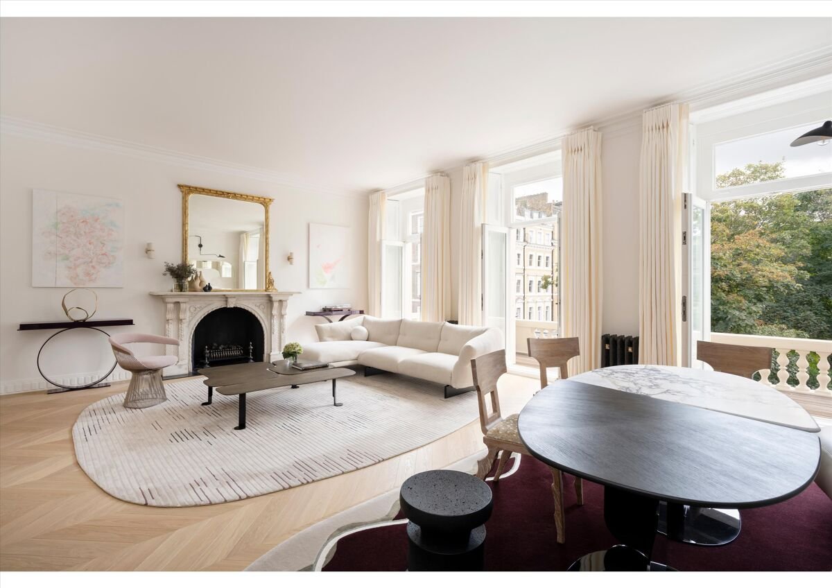 2 bedroom flat in Queen's Gate Gardens
