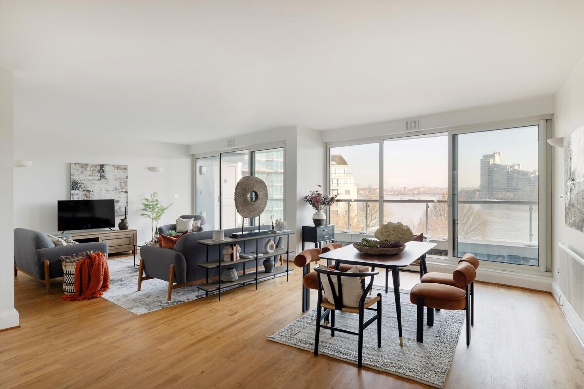 2 bedroom flat in Chelsea Crescent