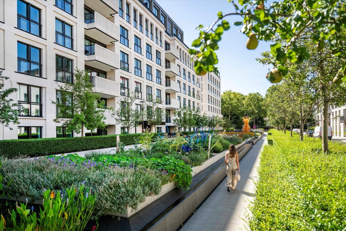 1 bedroom flat in Nine Mulberry Square