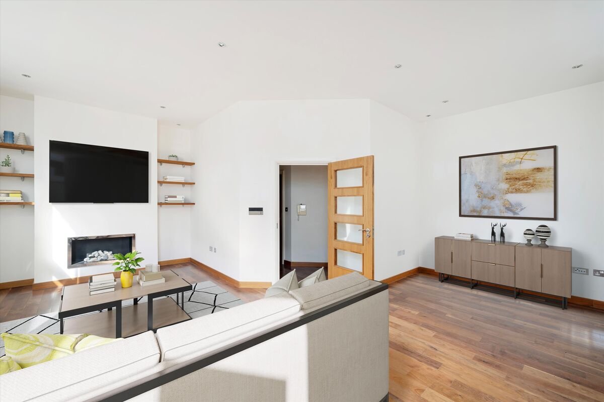 2 bedroom flat in Monmouth Road