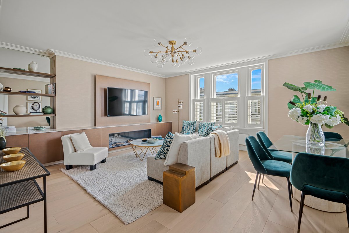 3 bedroom flat in London • Freehold