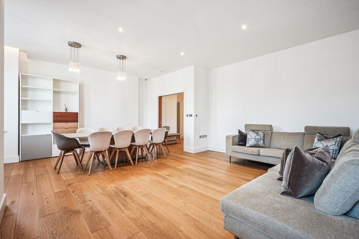 3 bedroom flat in Seymour Place