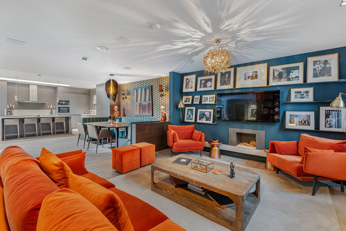 3 bedroom house in London • Freehold
