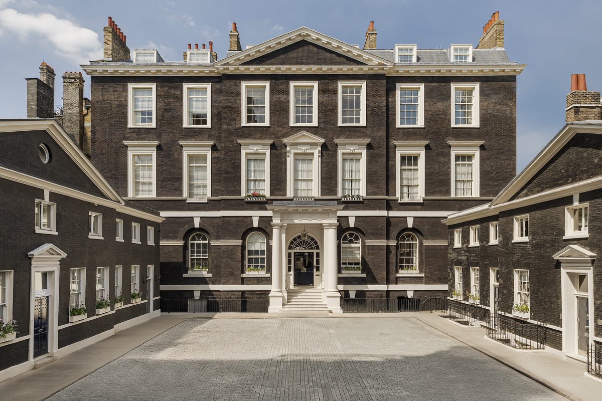 2 bedroom flat in London • Freehold
