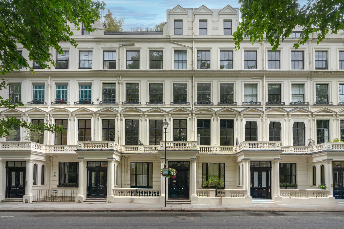 2 bedroom flat in London • Freehold