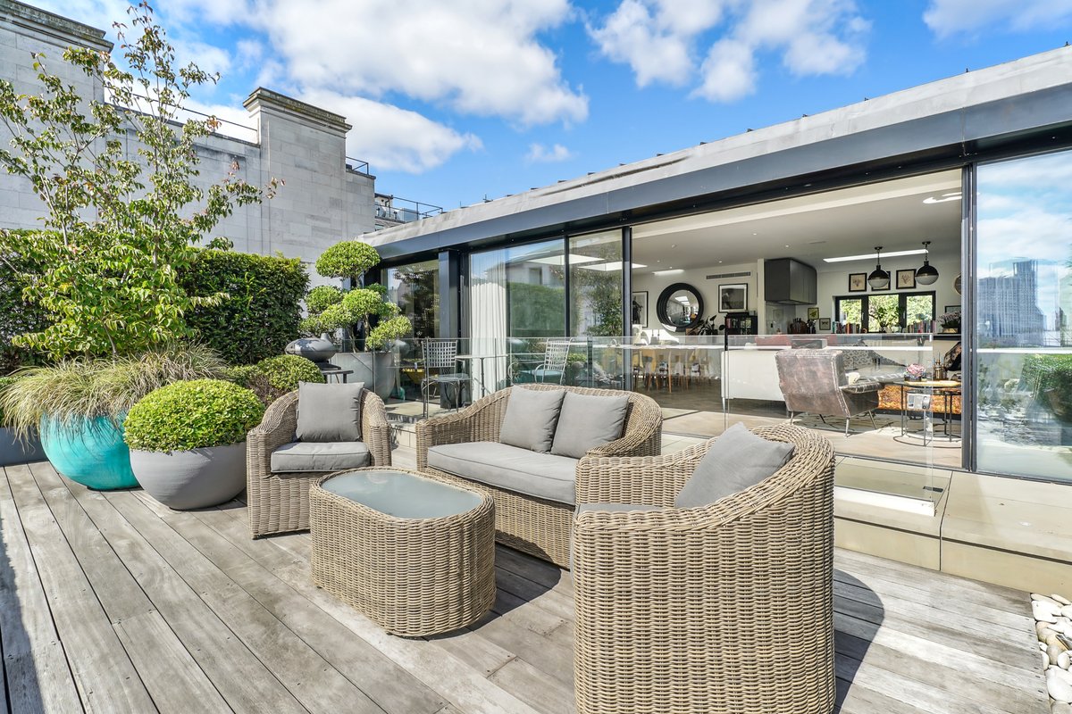 3 bedroom flat in London • Leasehold
