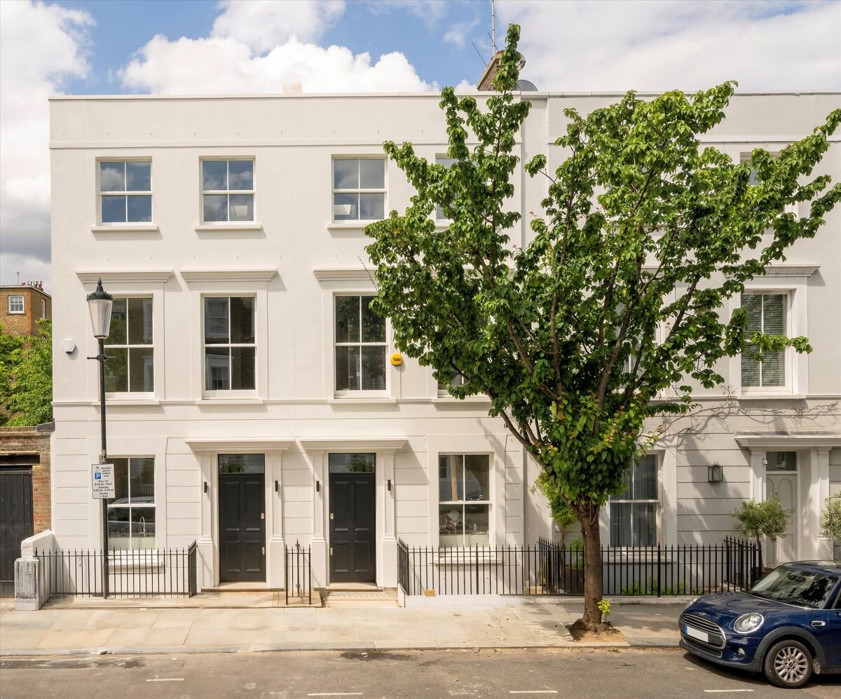 4 bedroom house in Queensdale Road
