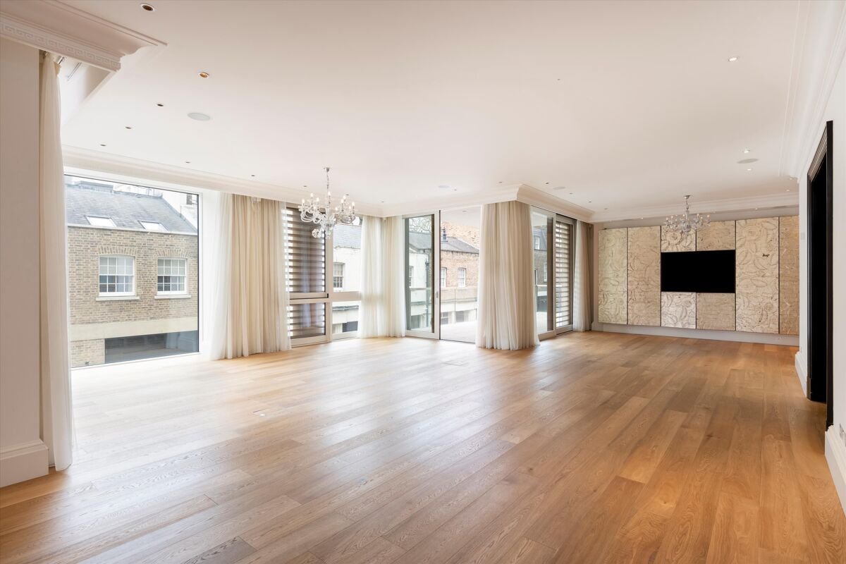 5 bedroom flat in Montrose Place