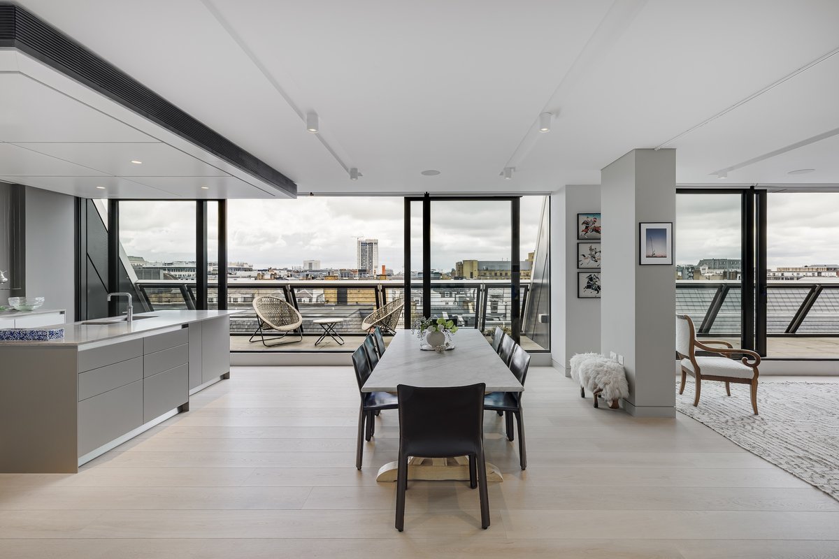 3 bedroom flat in London • Leasehold