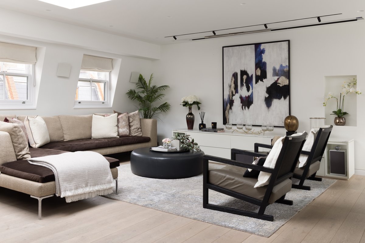 5 bedroom house in London • Freehold