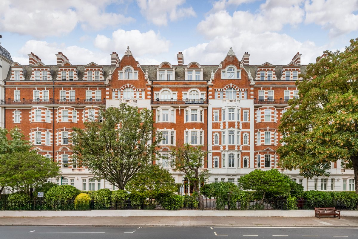 3 bedroom flat in London • Leasehold