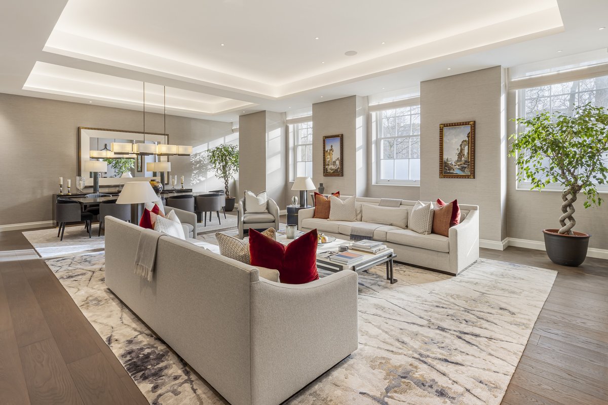 3 bedroom flat in London • Freehold