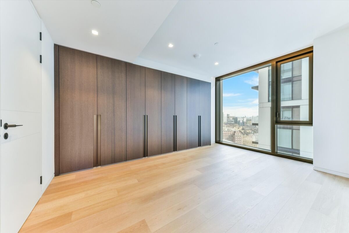 2 bedroom flat in 30 Casson Square