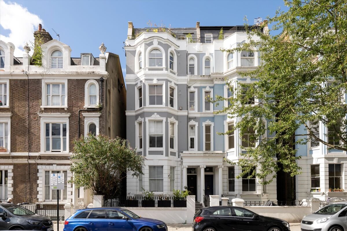 2 bedroom flat in Colville Road