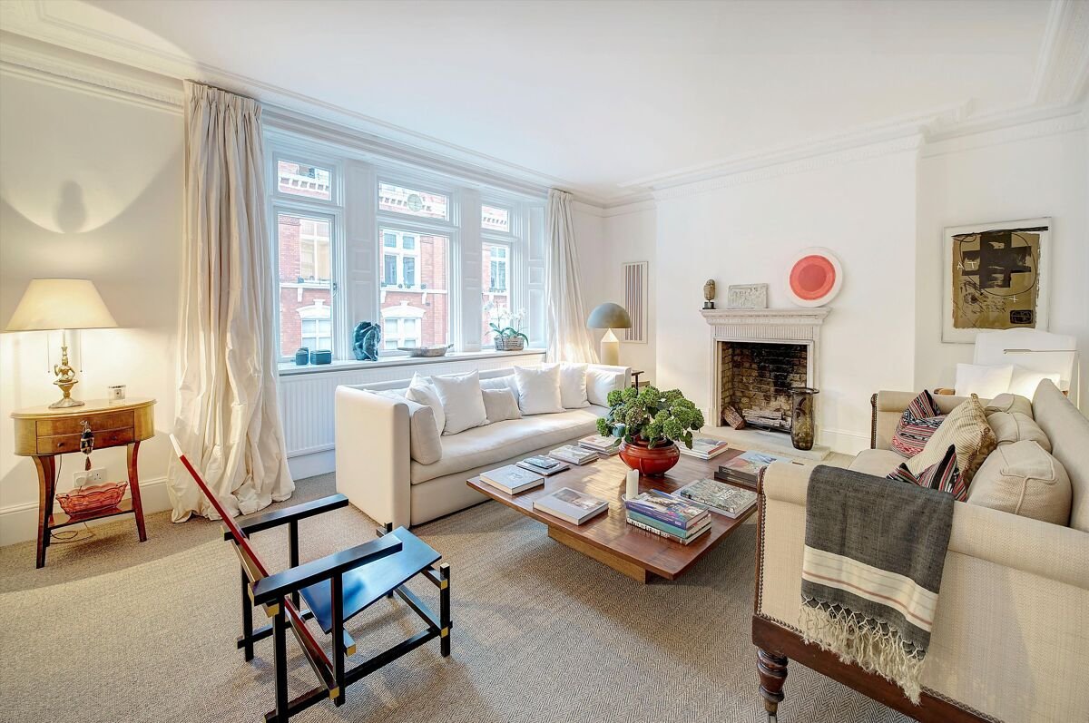 3 bedroom flat in Carlisle Place