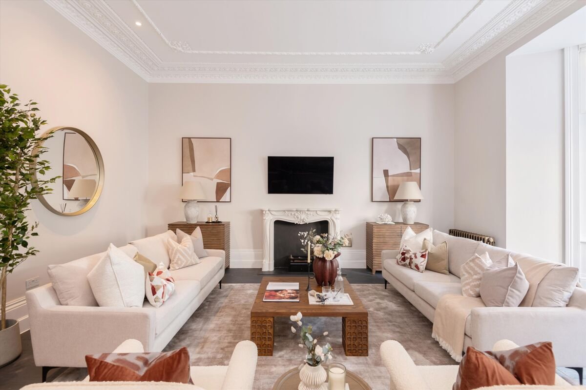 2 bedroom flat in Redcliffe Square