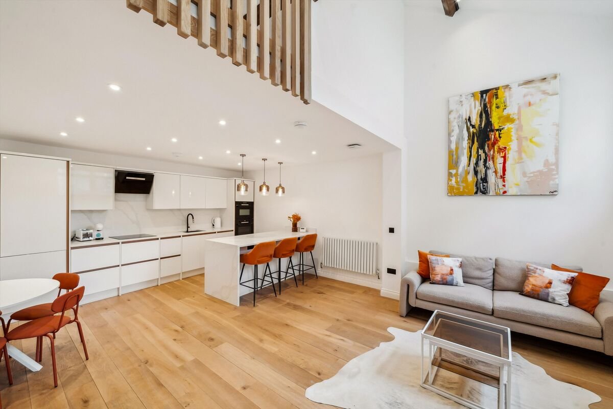 3 bedroom maisonette in Searles Road