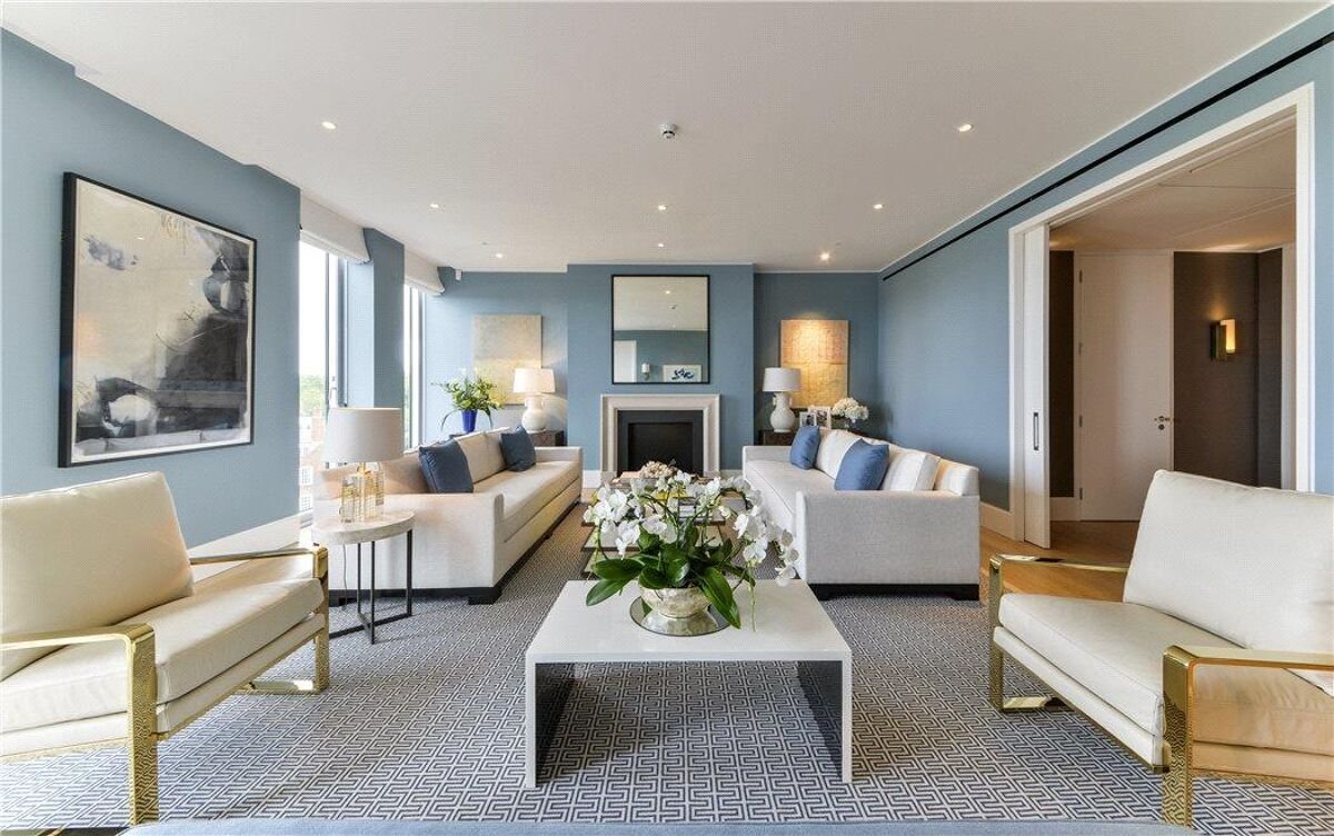 4 bedroom flat in Hollandgreen Place