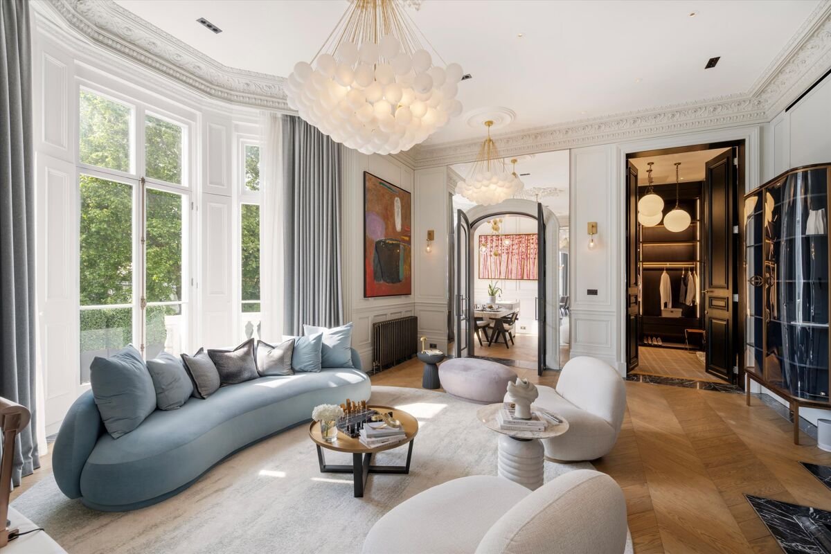 2 bedroom flat in Queen's Gate