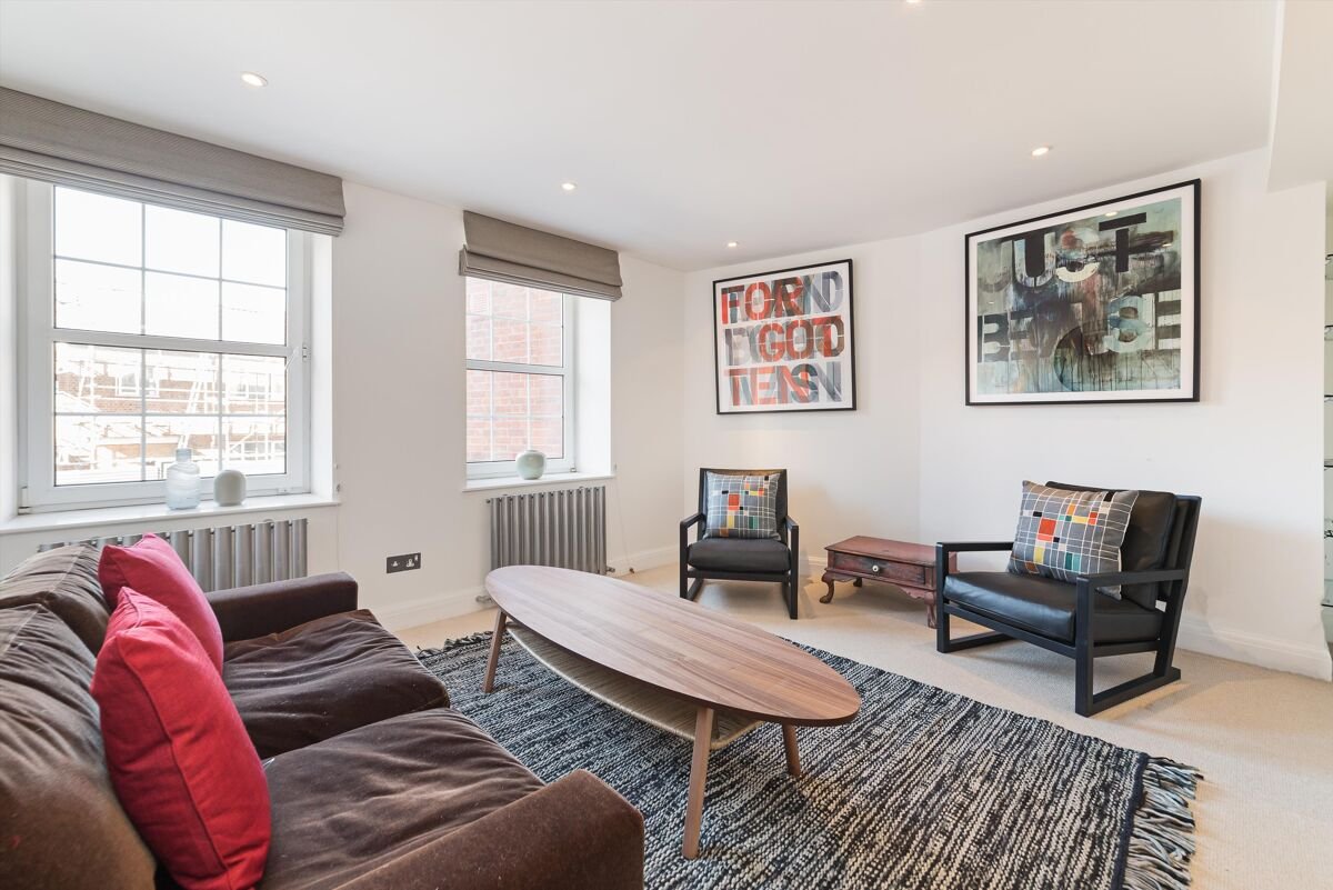 2 bedroom flat in Crown Lodge