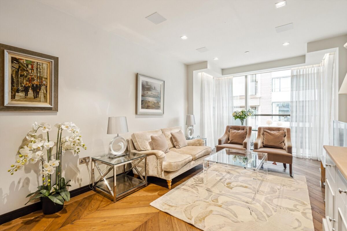 2 bedroom flat in Balmoral House