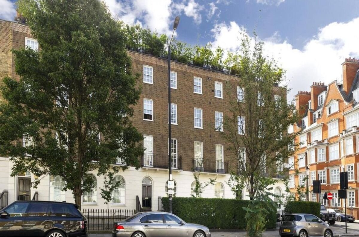 4 bedroom flat in Cliveden Place