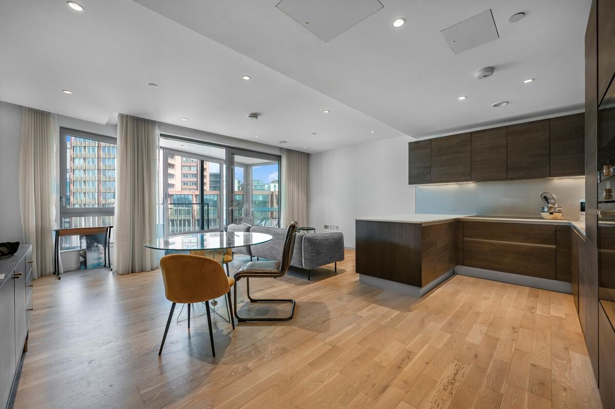 3 bedroom flat in Camley Street