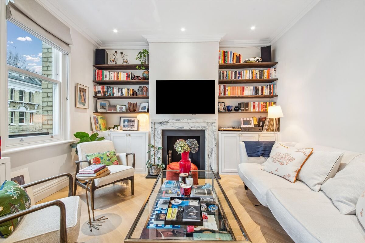 2 bedroom flat in Elm Park Gardens