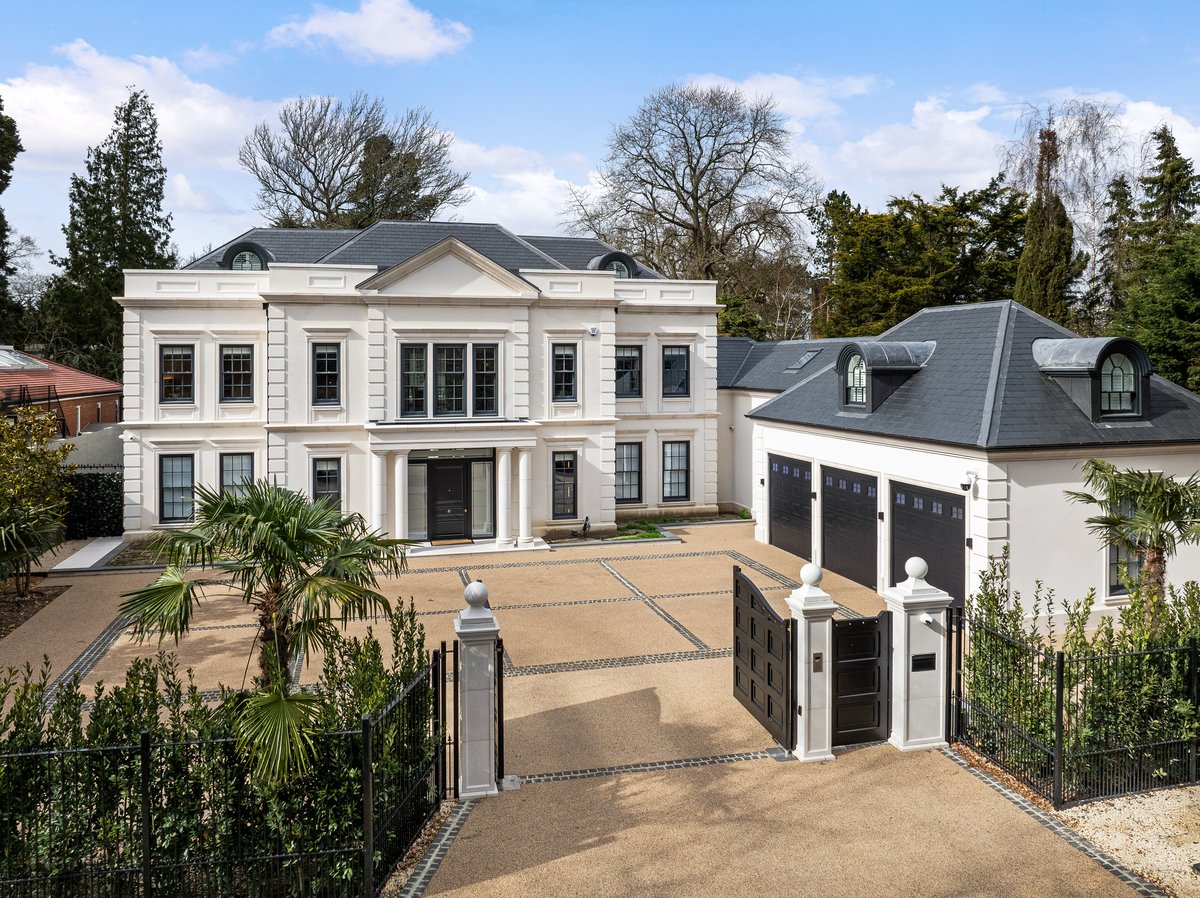 7 bedroom house in London • Freehold