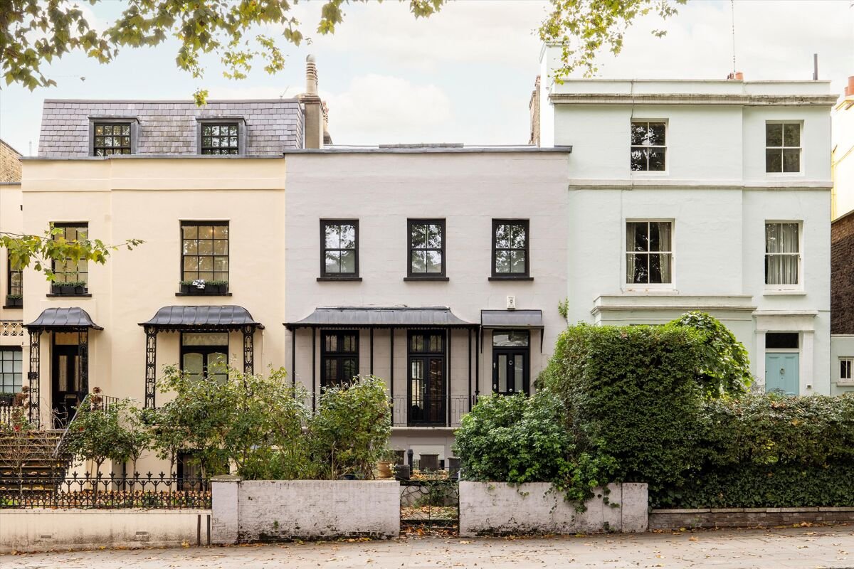 2 bedroom house in Holland Park Avenue