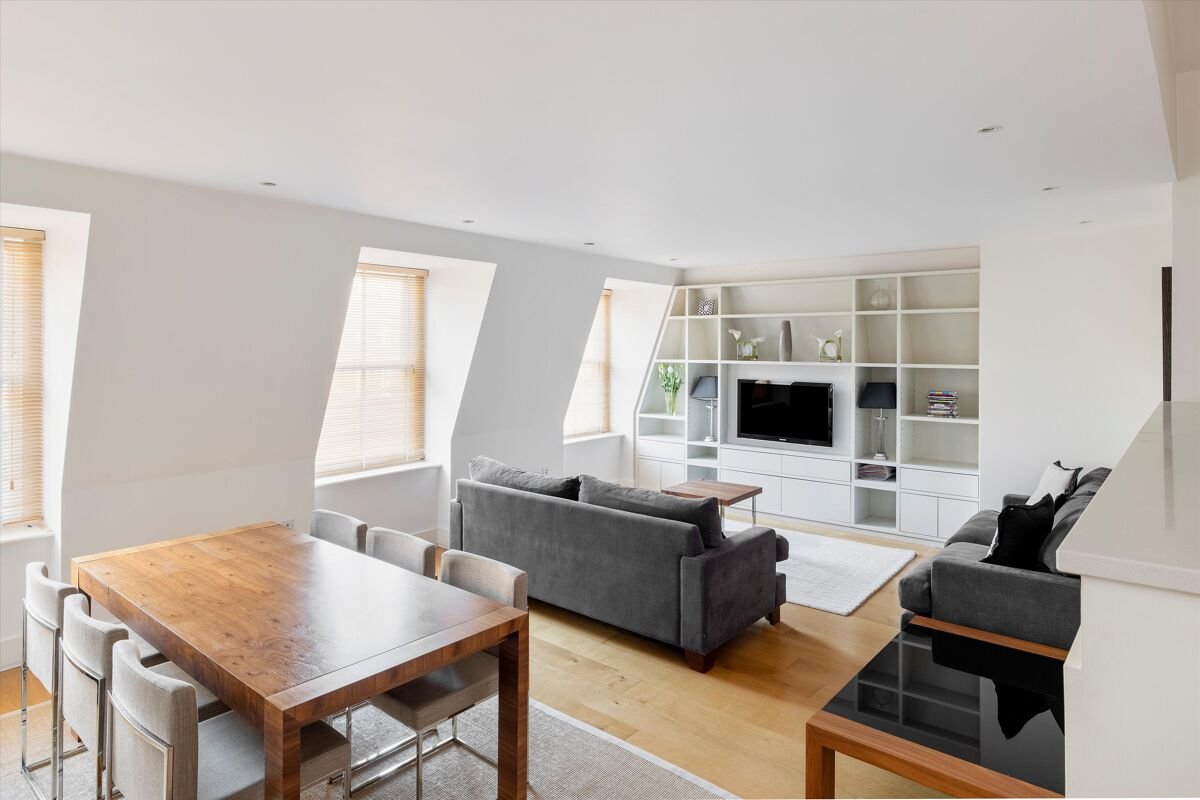 2 bedroom flat in Chepstow Road