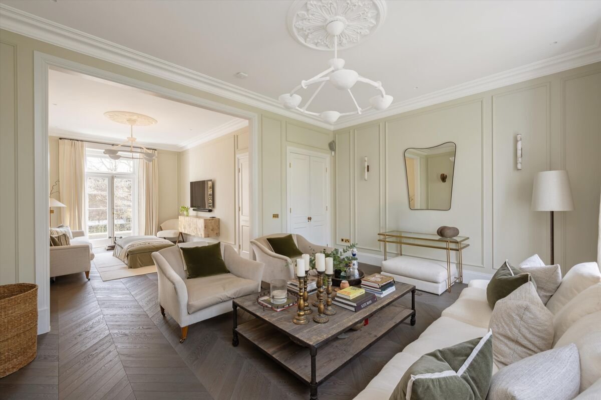 4 bedroom house in Camden Square