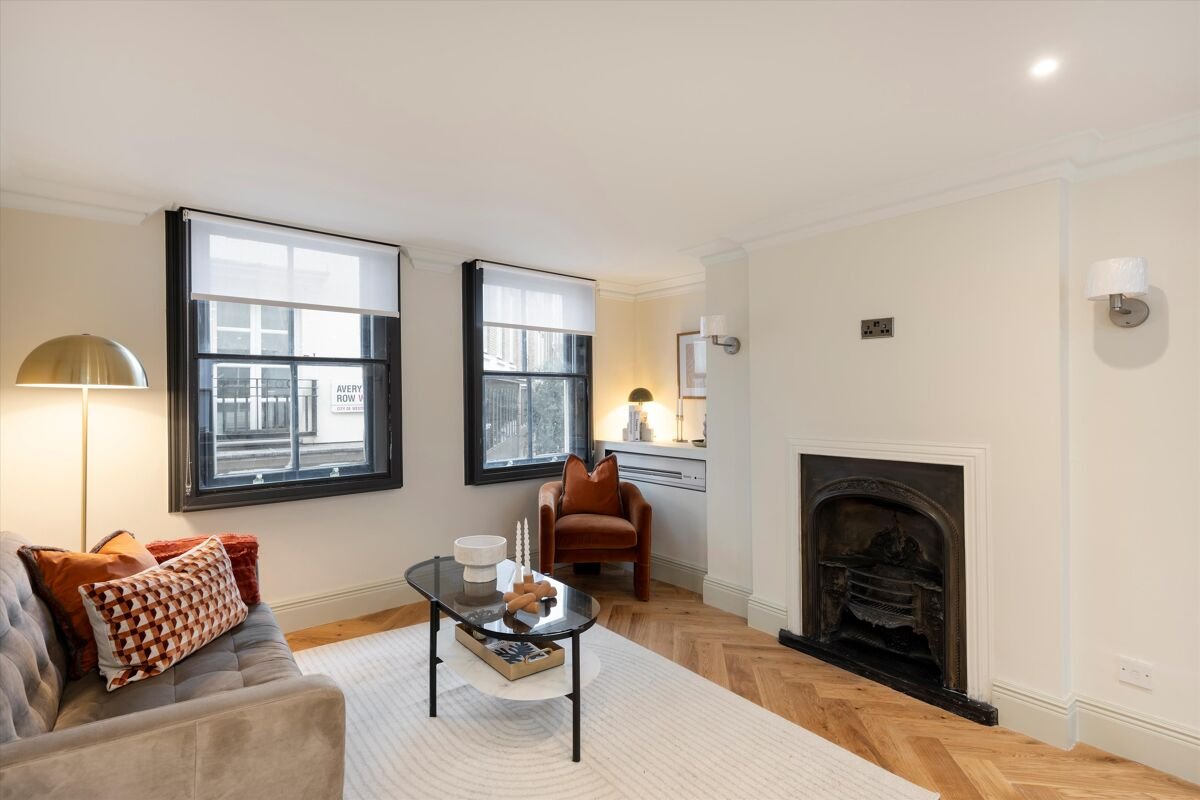 2 bedroom maisonette in Avery Row