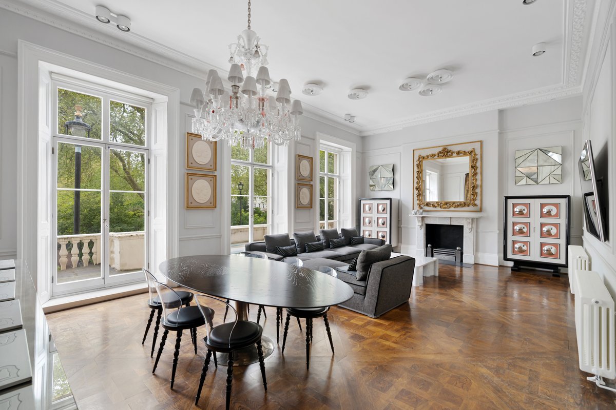 3 bedroom flat in London • Freehold