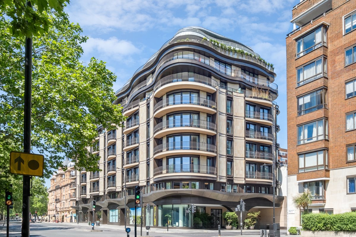 Exceptional Apartment with Wrap-Around Balcony in Park Modern