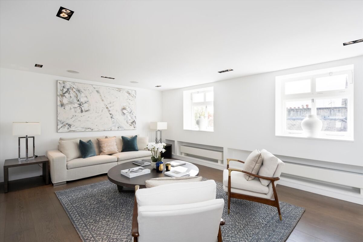 2 bedroom flat in Onslow Square