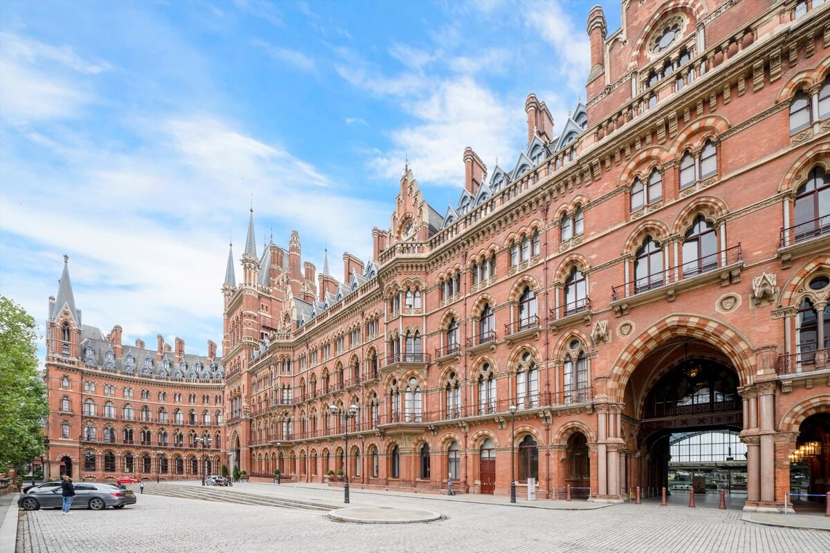 2 bedroom flat in Euston Road