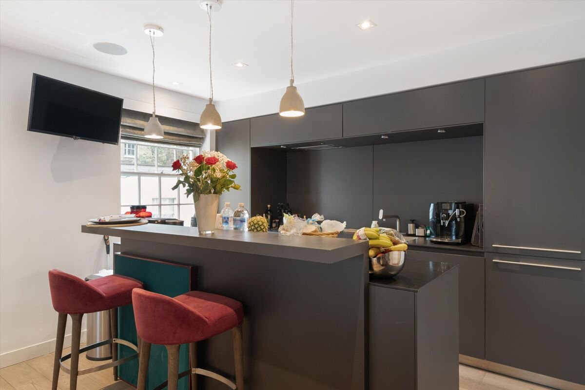 3 bedroom flat in Regency Terrace
