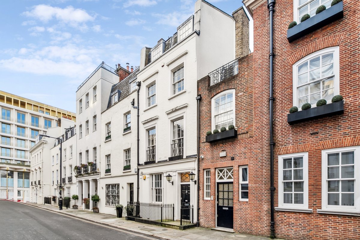 3 bedroom house in London • Freehold