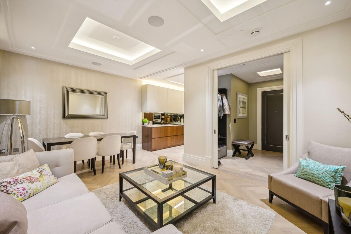 2 bedroom flat in Drake House