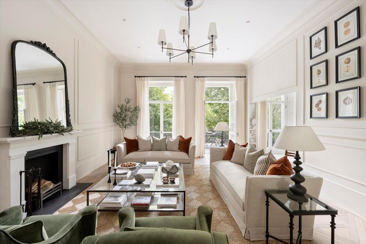3 bedroom flat in Queen's Gate