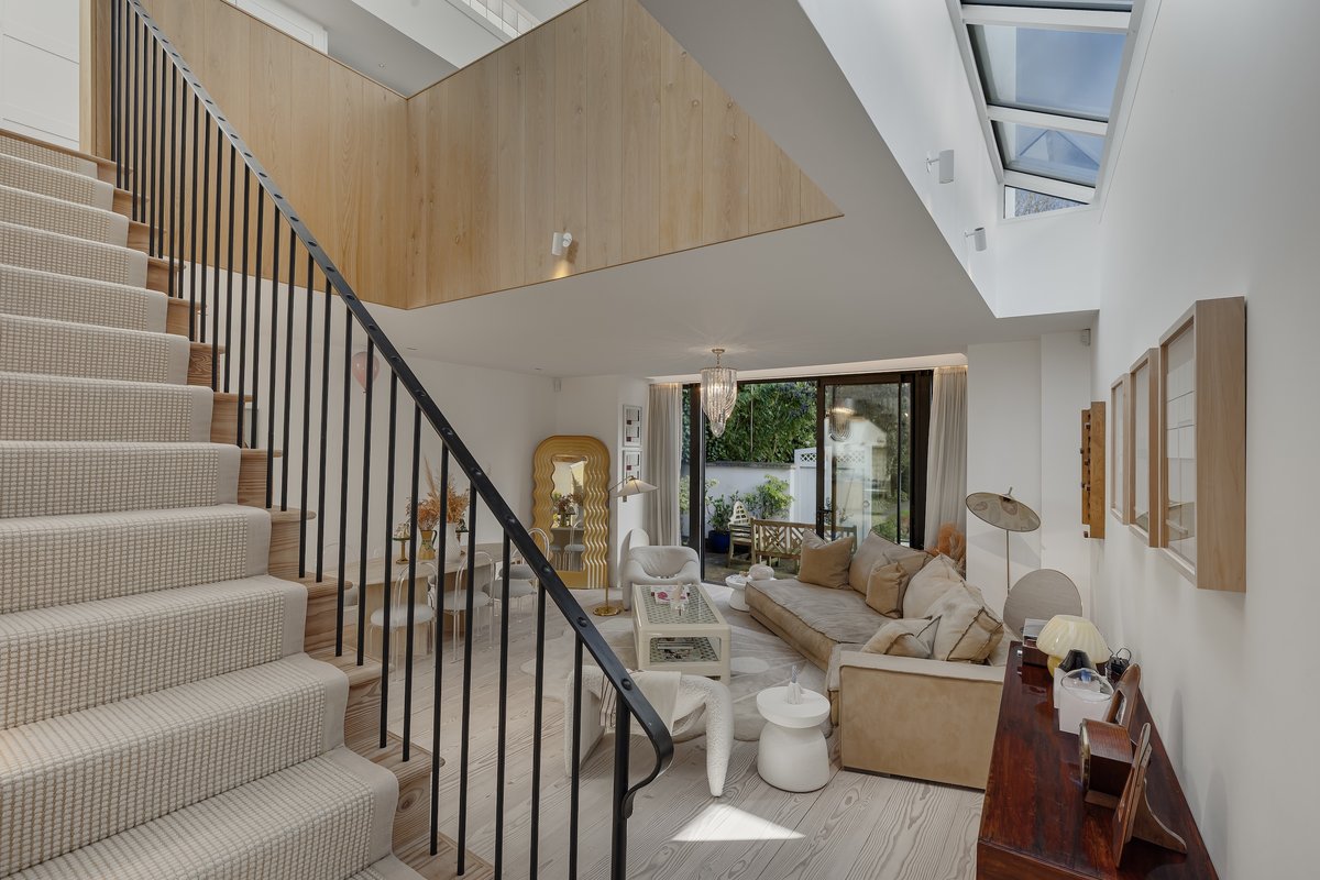 4 bedroom house in London • Freehold
