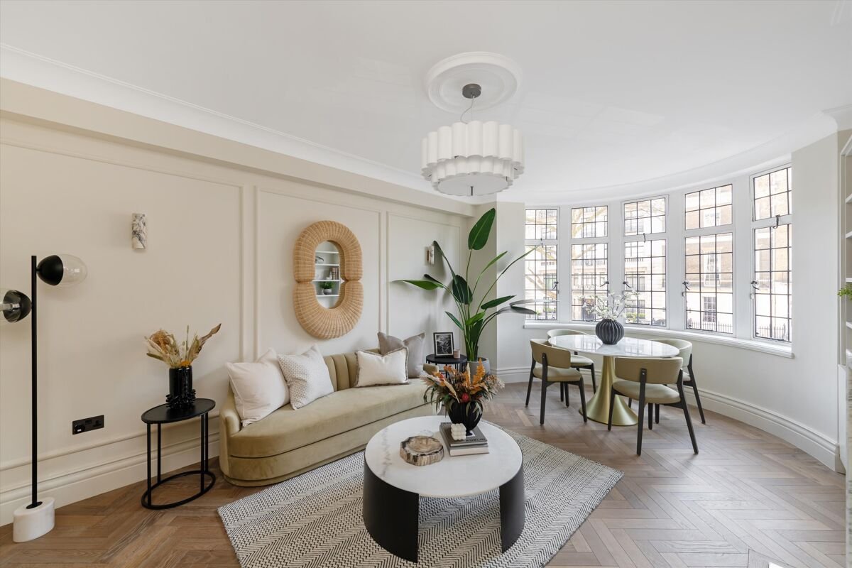 2 bedroom flat in Portland Place