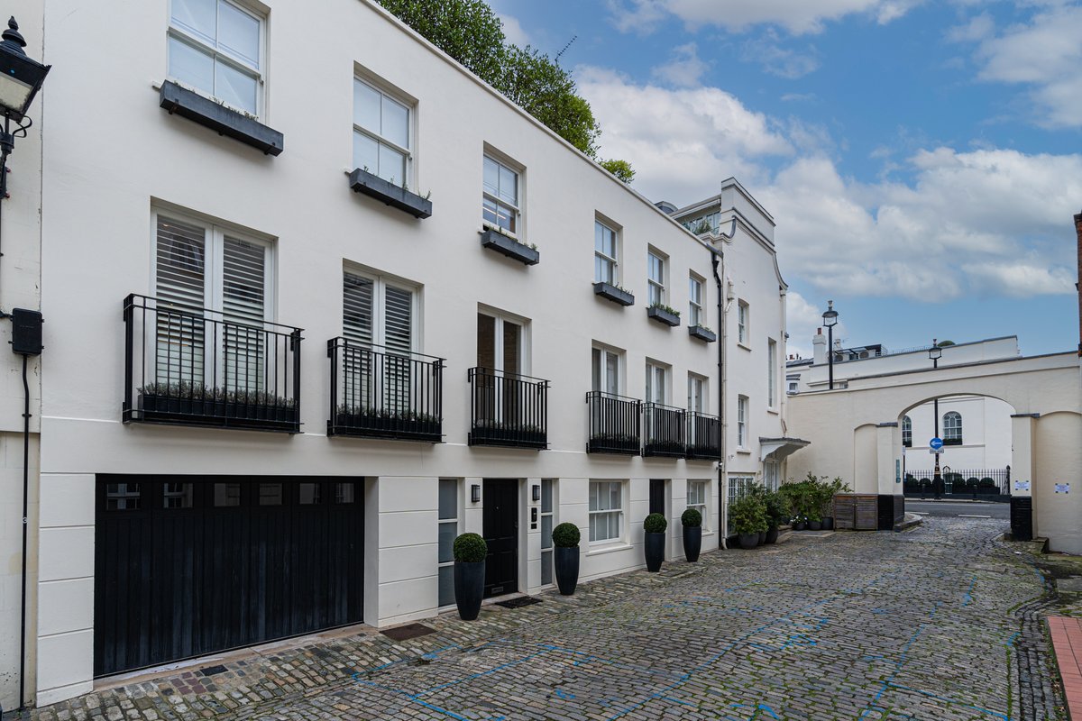 3 bedroom house in London • Freehold