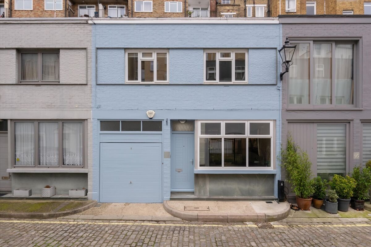 3 bedroom mews house in Gloucester Mews West
