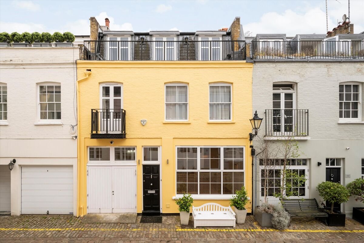 3 bedroom house in Princes Gate Mews